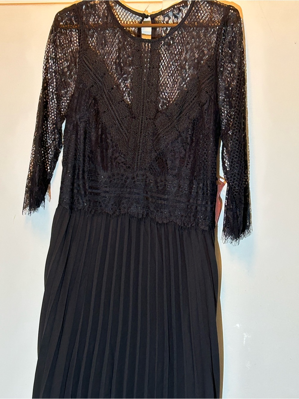 Haute Monde Black Lace Long Sleeve Pleated Evening Dress - Picture 2 of 13